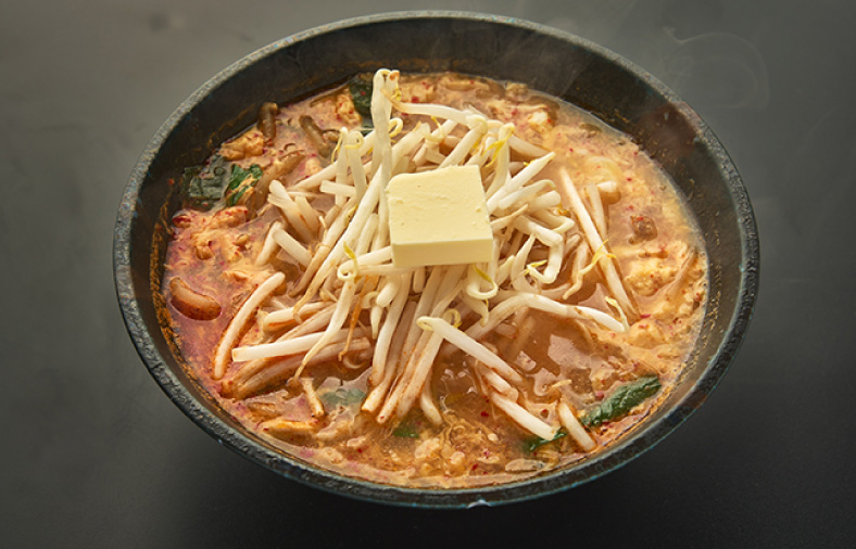 こんにゃく麺・中華麺 みそバター辛麺